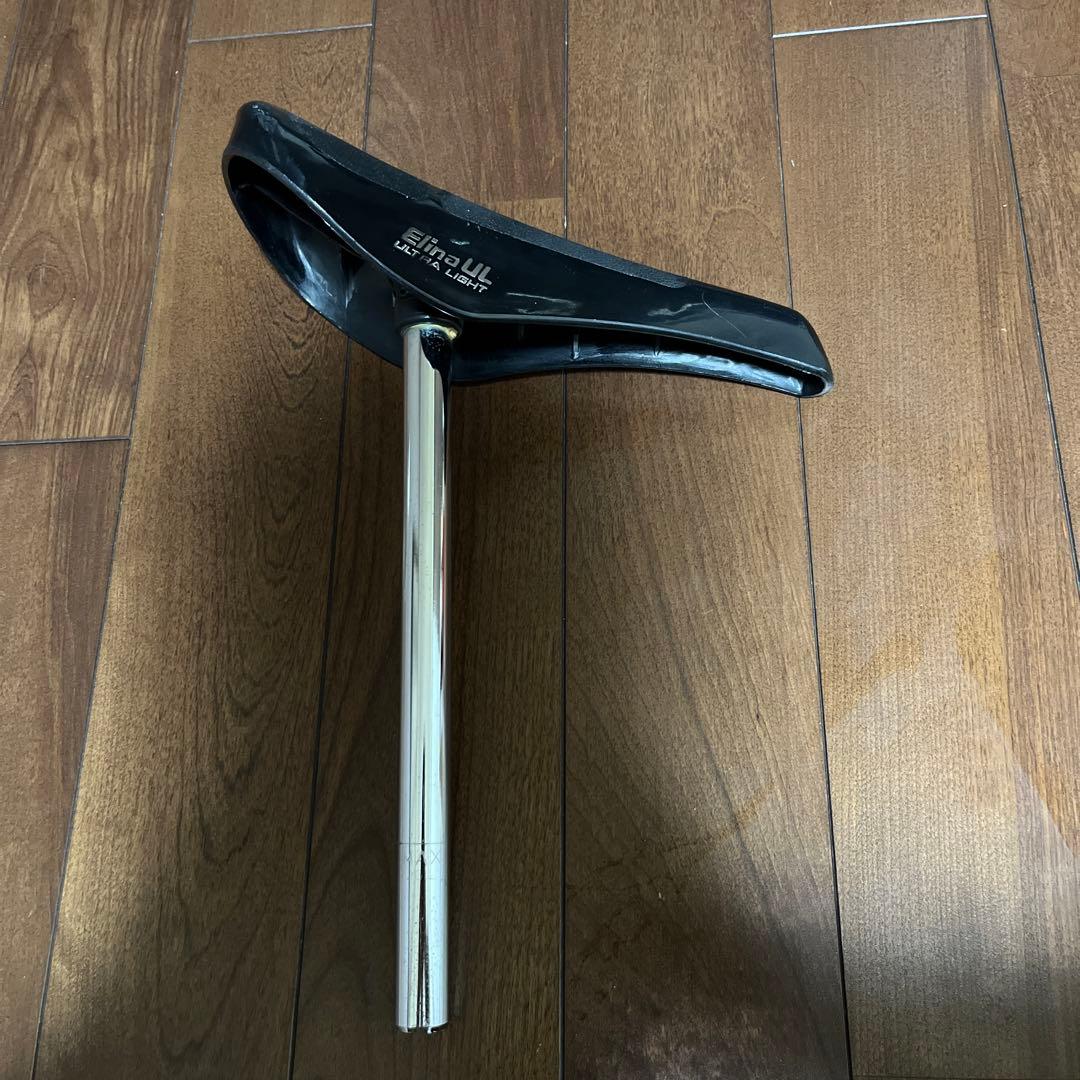 ERINA URTRA LIGHT サドル黒