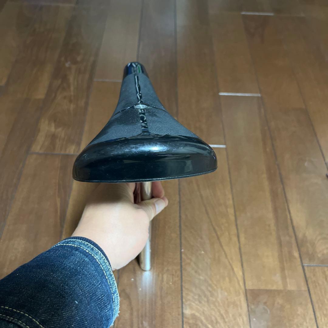 ERINA URTRA LIGHT サドル黒