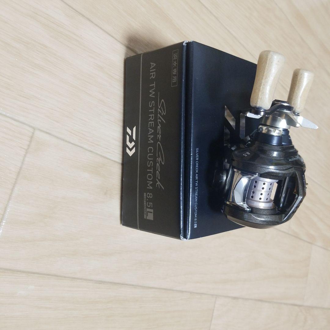 ダイワ　シルバークリークエアtwストリームカスタム　左ハンドル