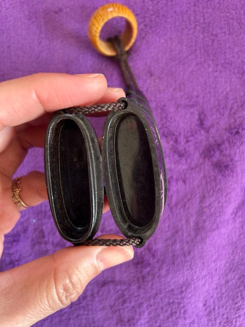 螺鈿 漆塗り 馬の絵柄 来年の干支 根付 印籠