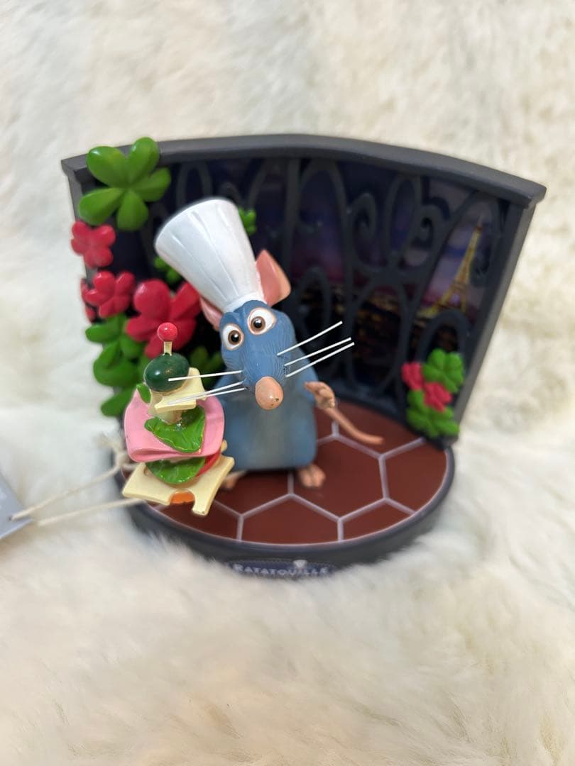 ディズニーランドパリ限定　レミーのおいしいレストラン　フィギュア エッフェル塔