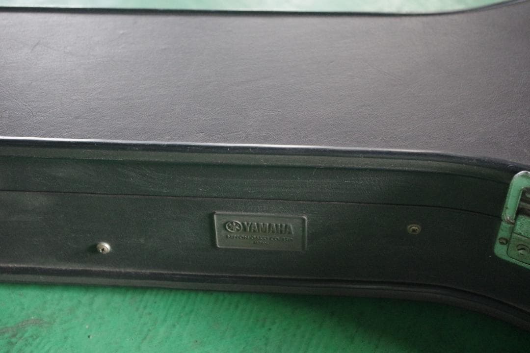 YAMAHA セミアコエレキギター