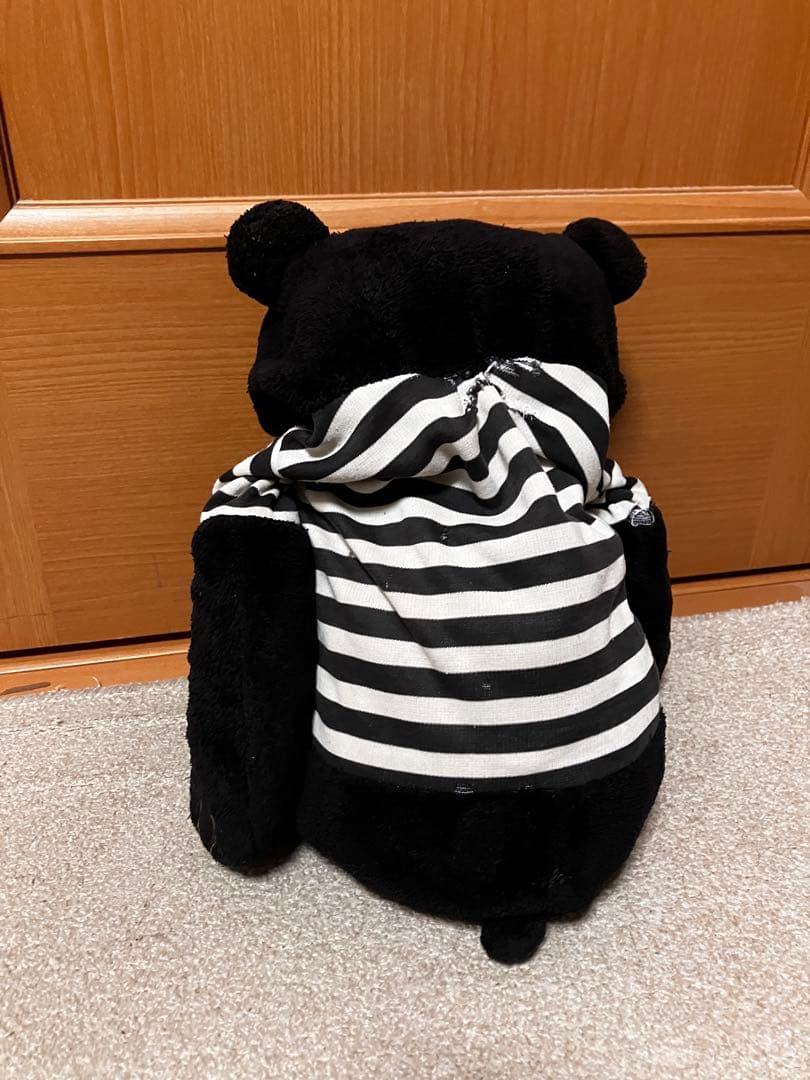 黒いクマのぬいぐるみ ストライプ ニトリ　抱き枕