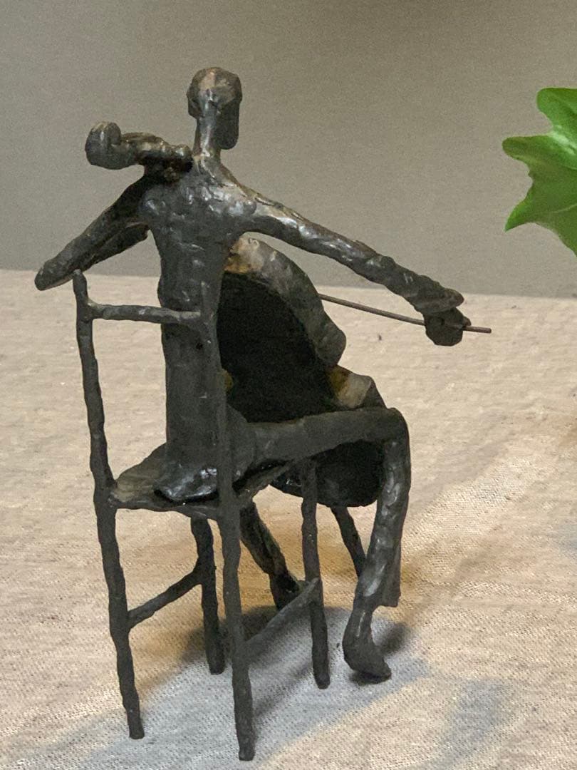 チェロ奏者 オブジェ 金属 彫刻 置物 音楽家 モダン アート　かなりの美品です