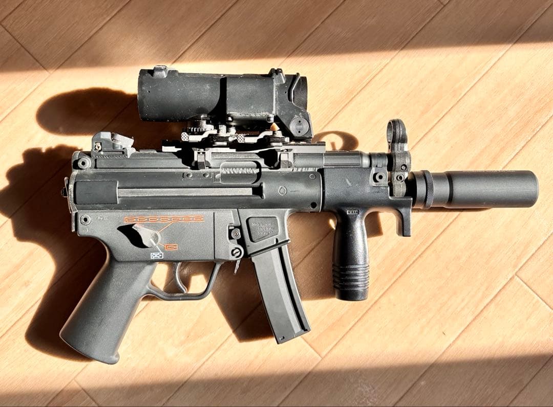 東京マルイ 電動ガン MP5k(サプレッサー、 4倍スコープ付き)