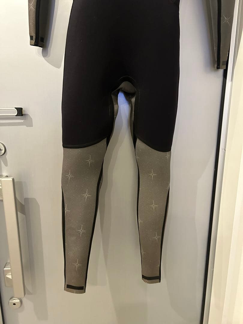 RVCA× Benjamin Jeanjean3×2チェストジップフルスーツ