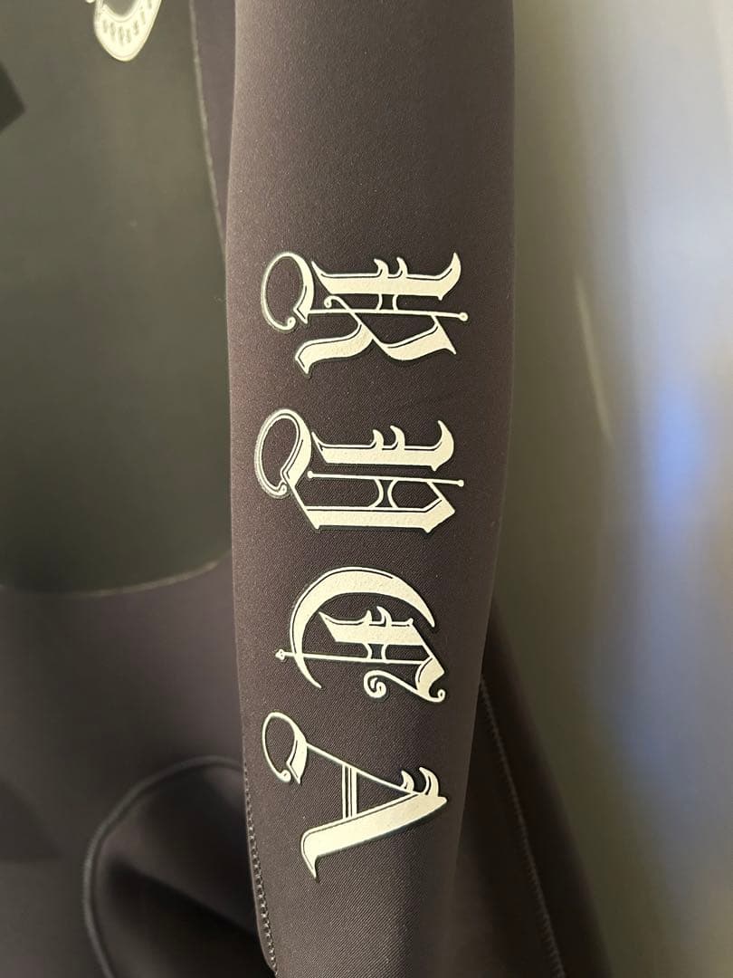 RVCA× Benjamin Jeanjean3×2チェストジップフルスーツ