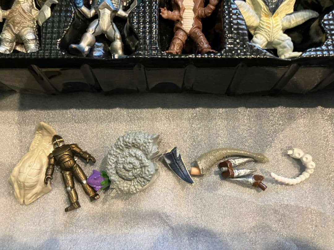 【ウルトラマン　ティガ・ウルトラ　モンスター超全集】3点セット　レア　欠品あり