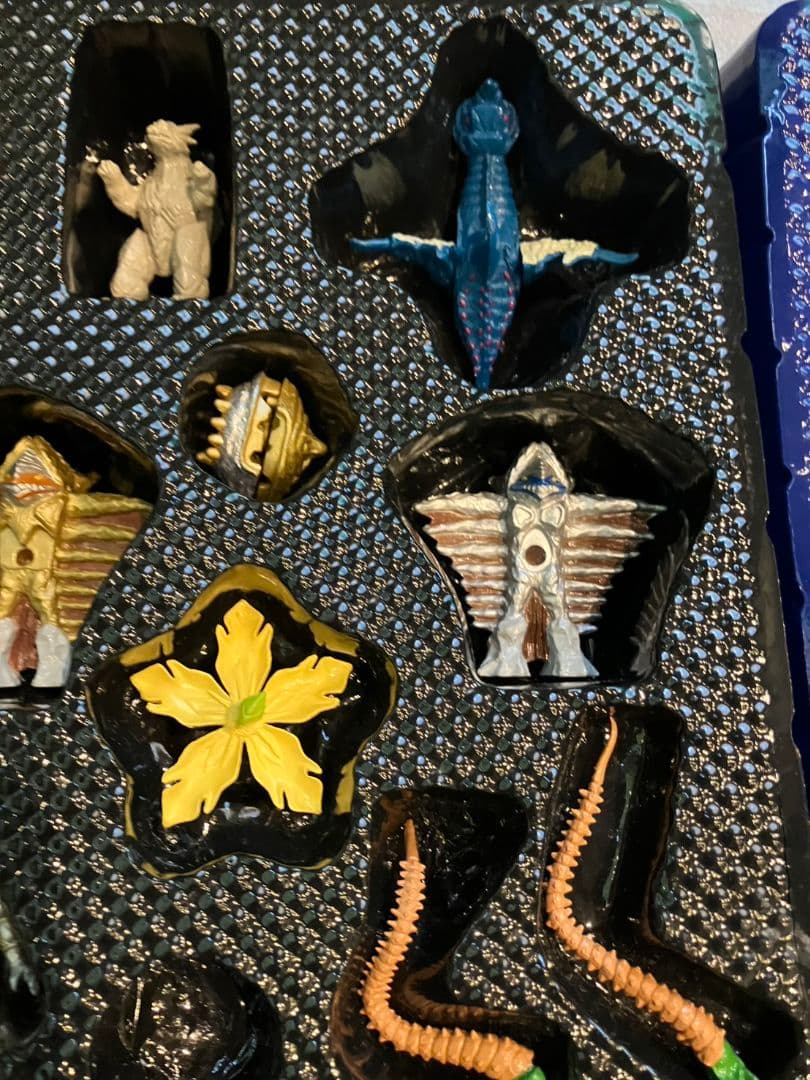 【ウルトラマン　ティガ・ウルトラ　モンスター超全集】3点セット　レア　欠品あり