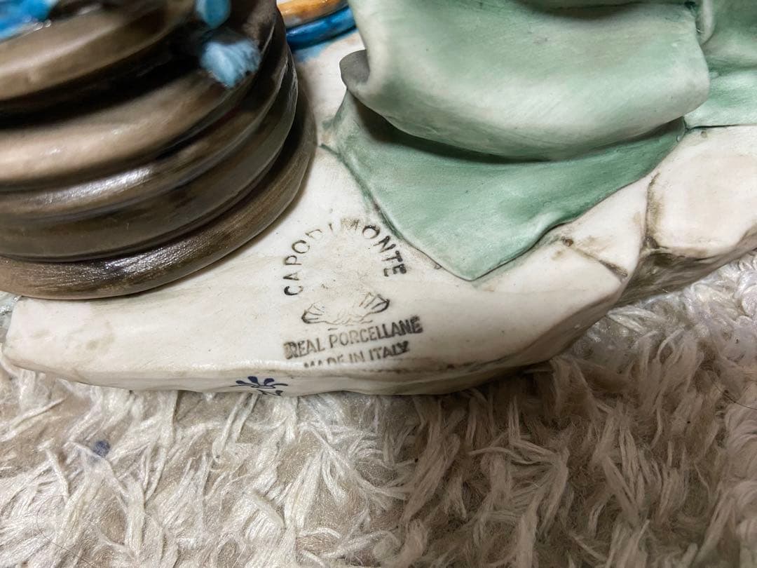 カポディモンテ ピエロと犬の置物