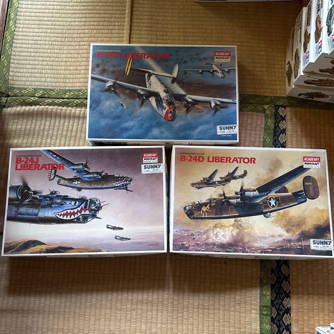 アカデミー米軍爆撃機B-17 3機 B-24 3機 プラモデル 1/72