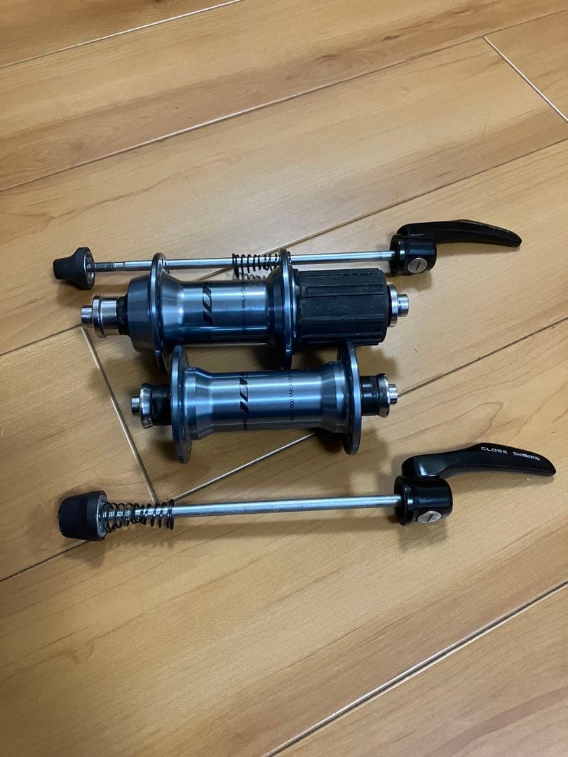 【最終値下げ】シマノ R7000系105 11速リムブレーキ用ハブ 32H