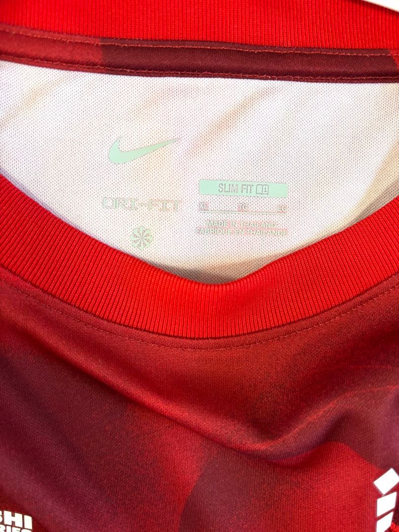 浦和レッズ　19選手のサイン入り2025 プレマッチトップ（XLサイズ）