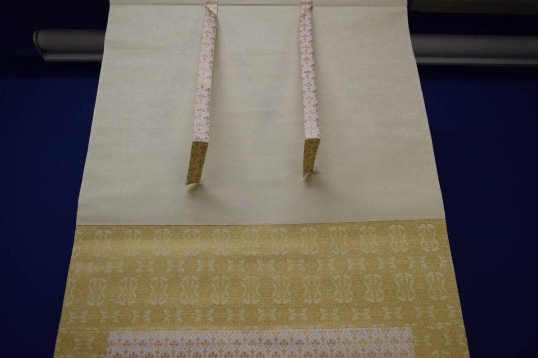 真作/日本南画院会長/理事長/河野秋邨/山水群鳥図/布袋屋掛軸HI-241