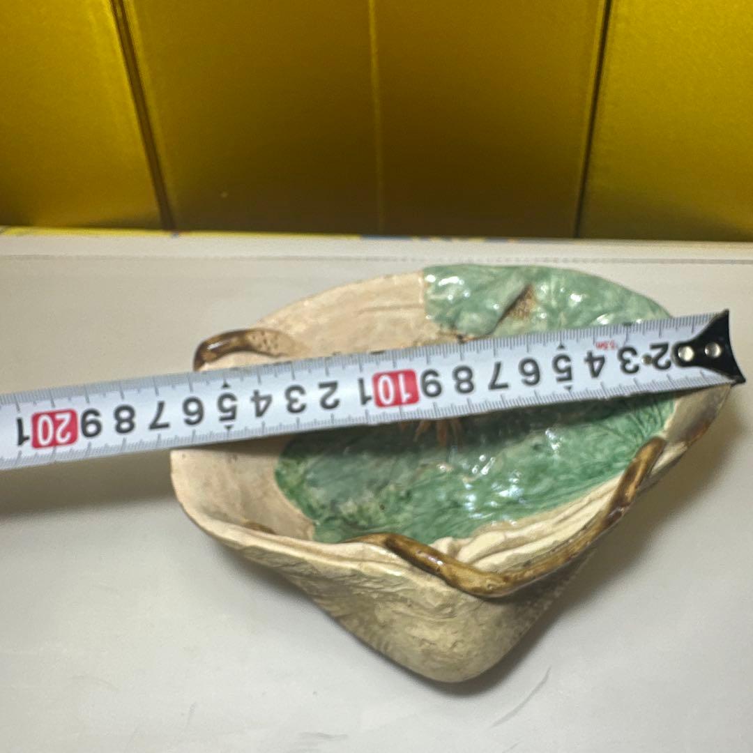 二六焼，楽山焼，水月焼，古董，インテリア，カニと葉の浮彫り陶器皿