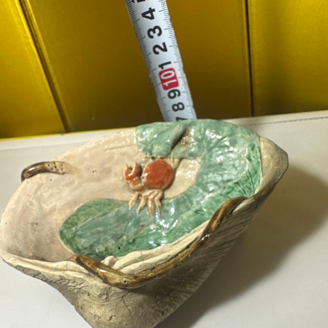 二六焼，楽山焼，水月焼，古董，インテリア，カニと葉の浮彫り陶器皿