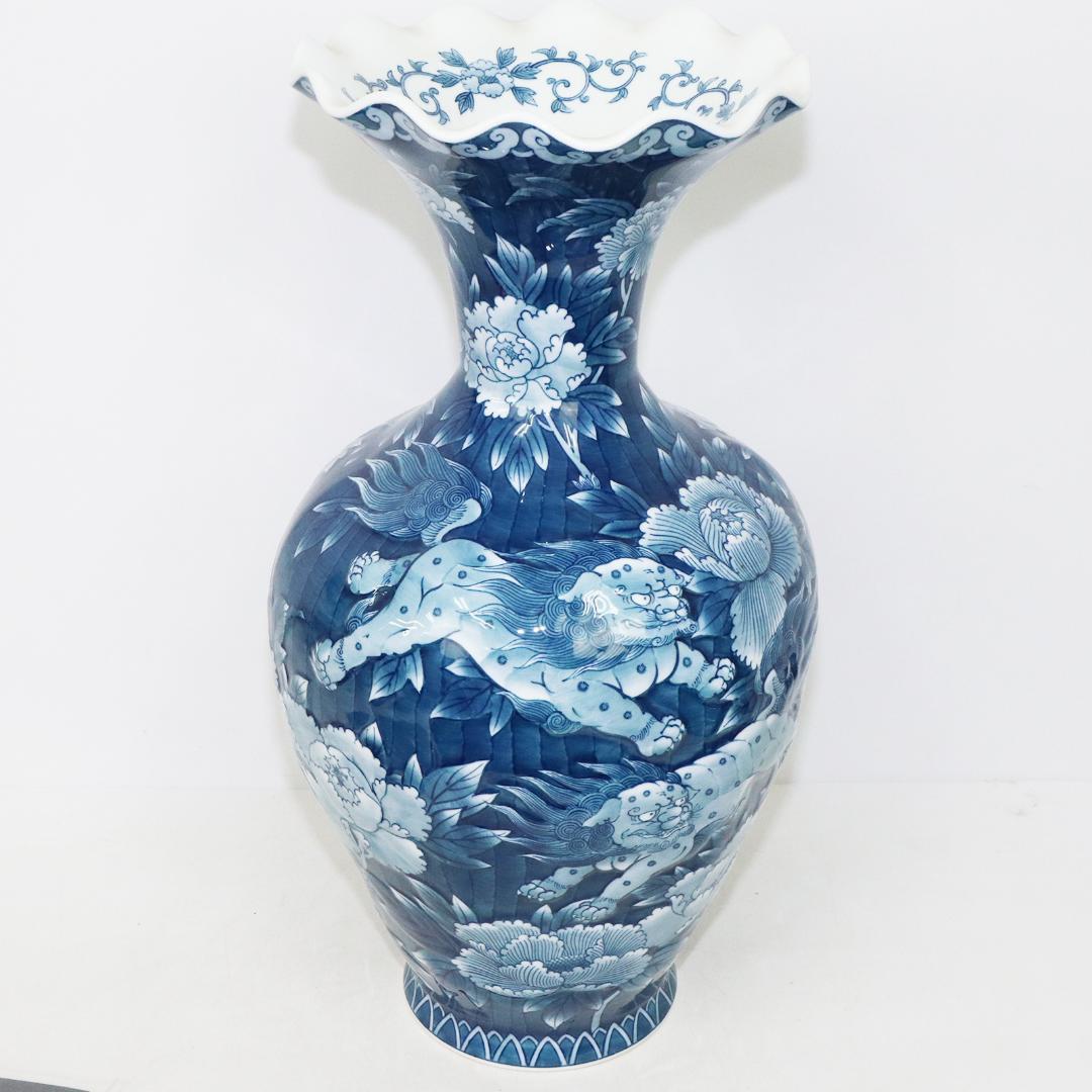 藤井勝雲 染付波渕牡丹獅子図 花瓶　壺　有田焼　染錦　共箱