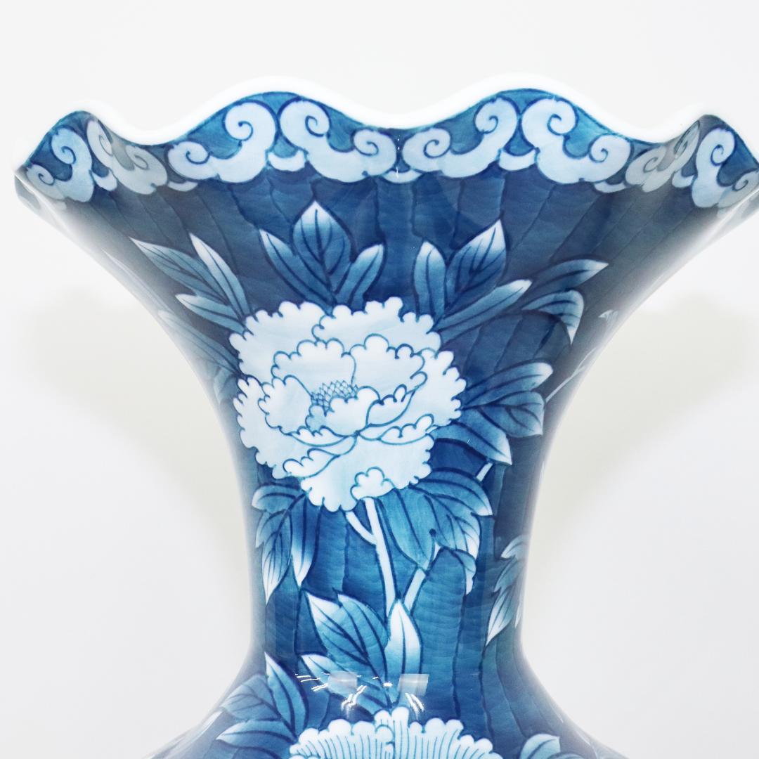 藤井勝雲 染付波渕牡丹獅子図 花瓶　壺　有田焼　染錦　共箱