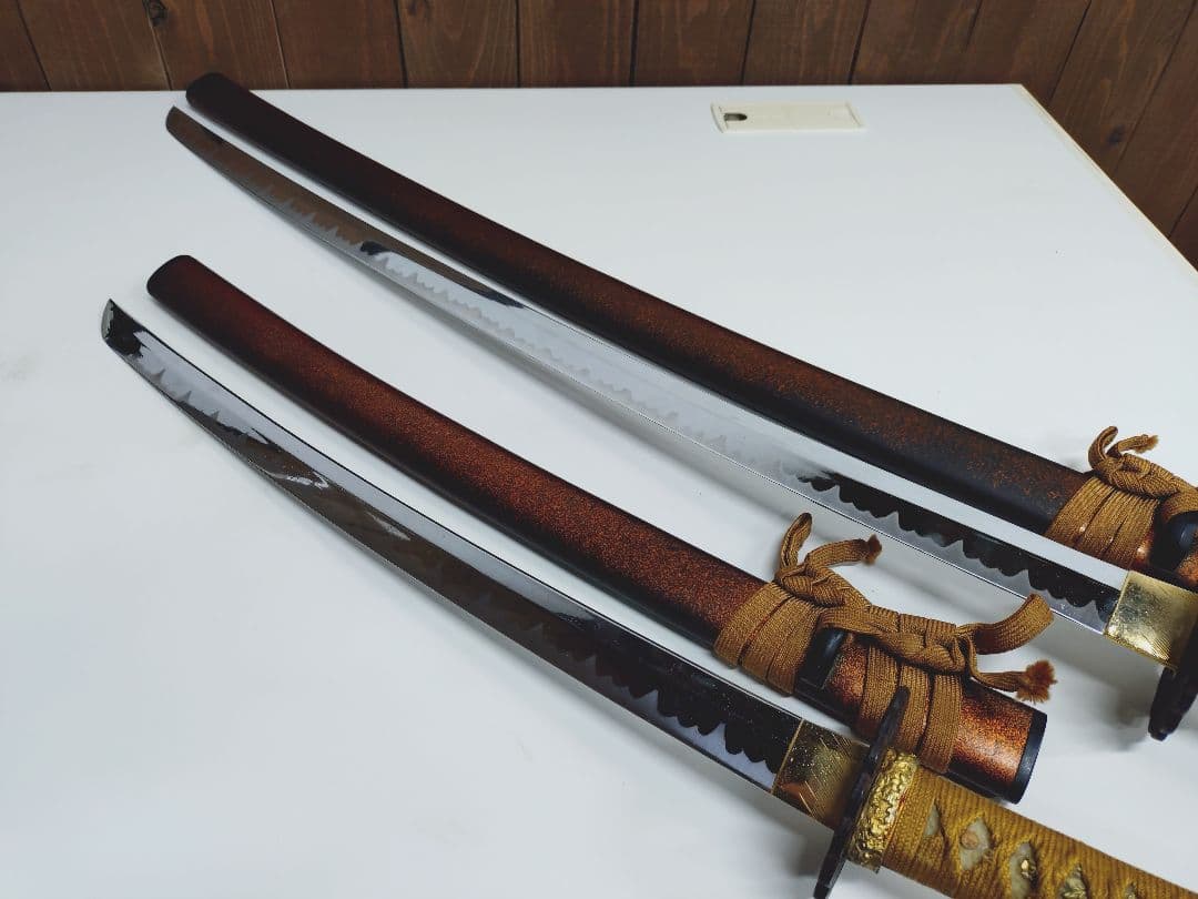 4-375 模造刀　2本　台座付き　大小　太刀　日本刀　鉄鍔