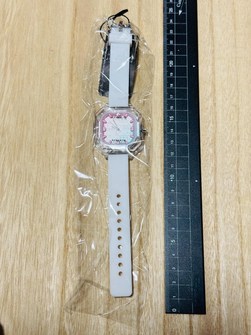 ハローキティ50周年 クリア サンリオ 腕時計 限定 海外 コラボ