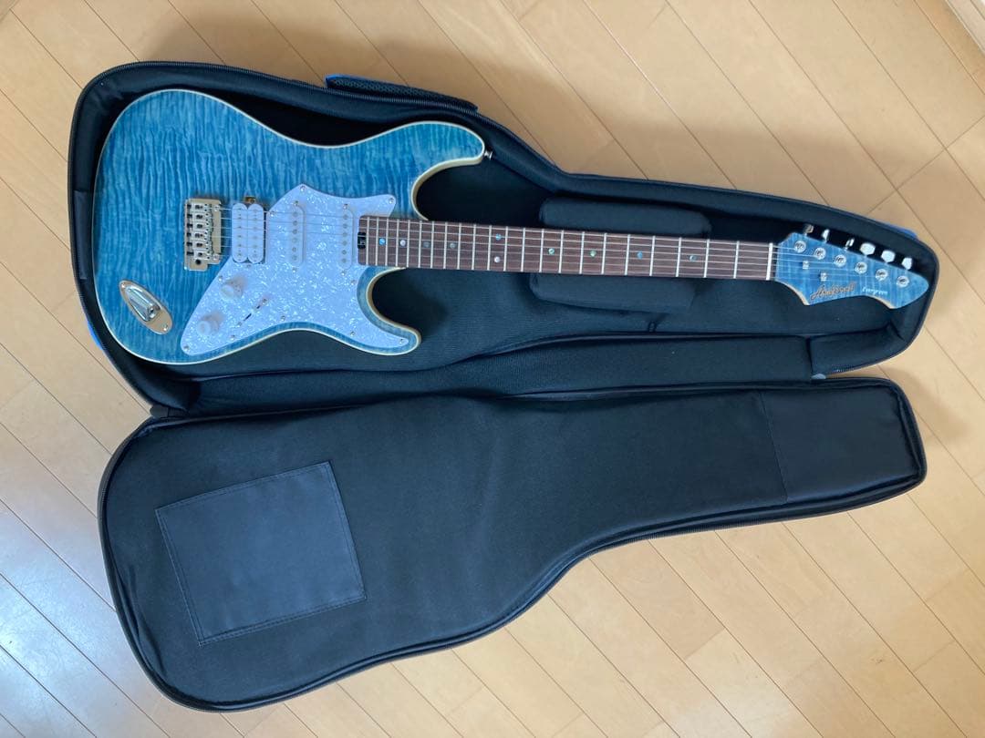 ブルーの虎目が美しい美品エレキギター！
