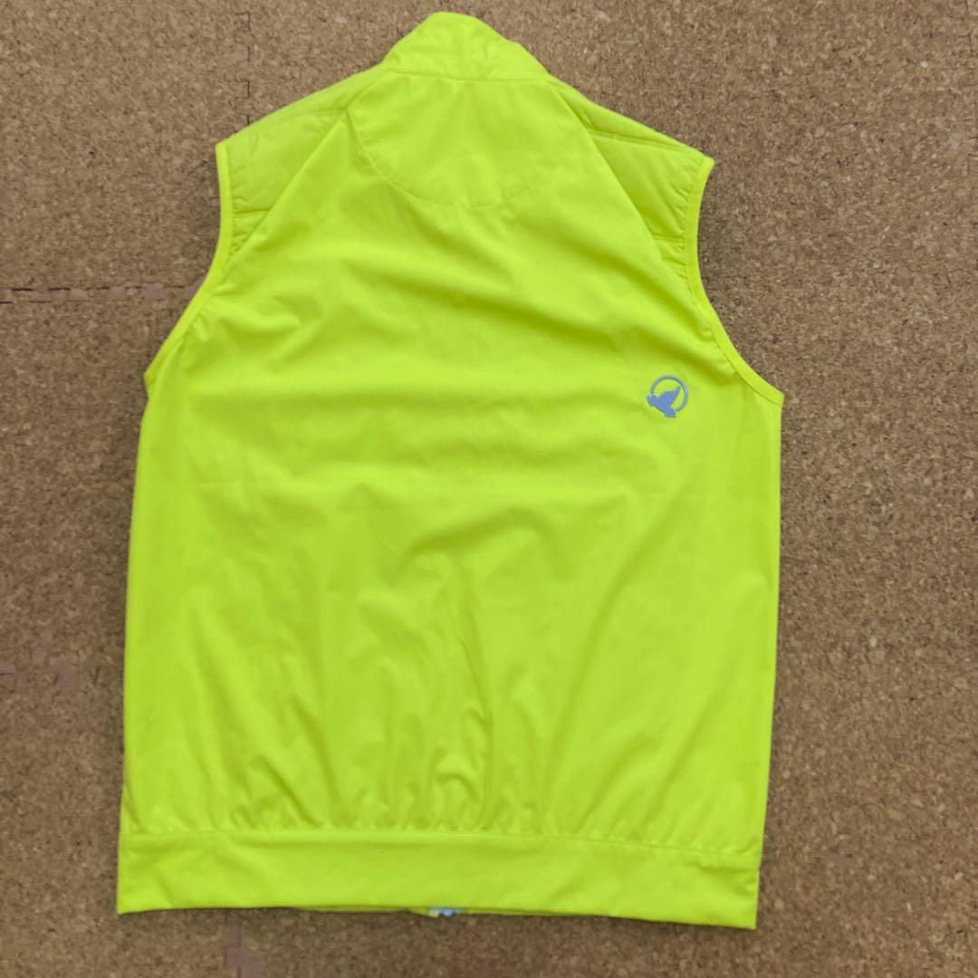 【美品】本間 HONMA ベスト中綿入ゴルフウェア Mメンズ黄golfGOLF