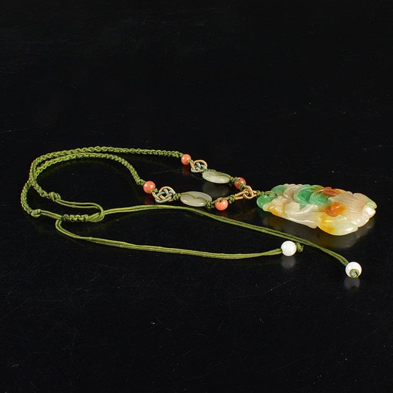 中国　玉石翡翠玉彫刻　根付　装飾品　赤珊瑚緒締玉　C　R6387