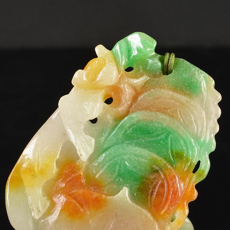 中国　玉石翡翠玉彫刻　根付　装飾品　赤珊瑚緒締玉　C　R6387