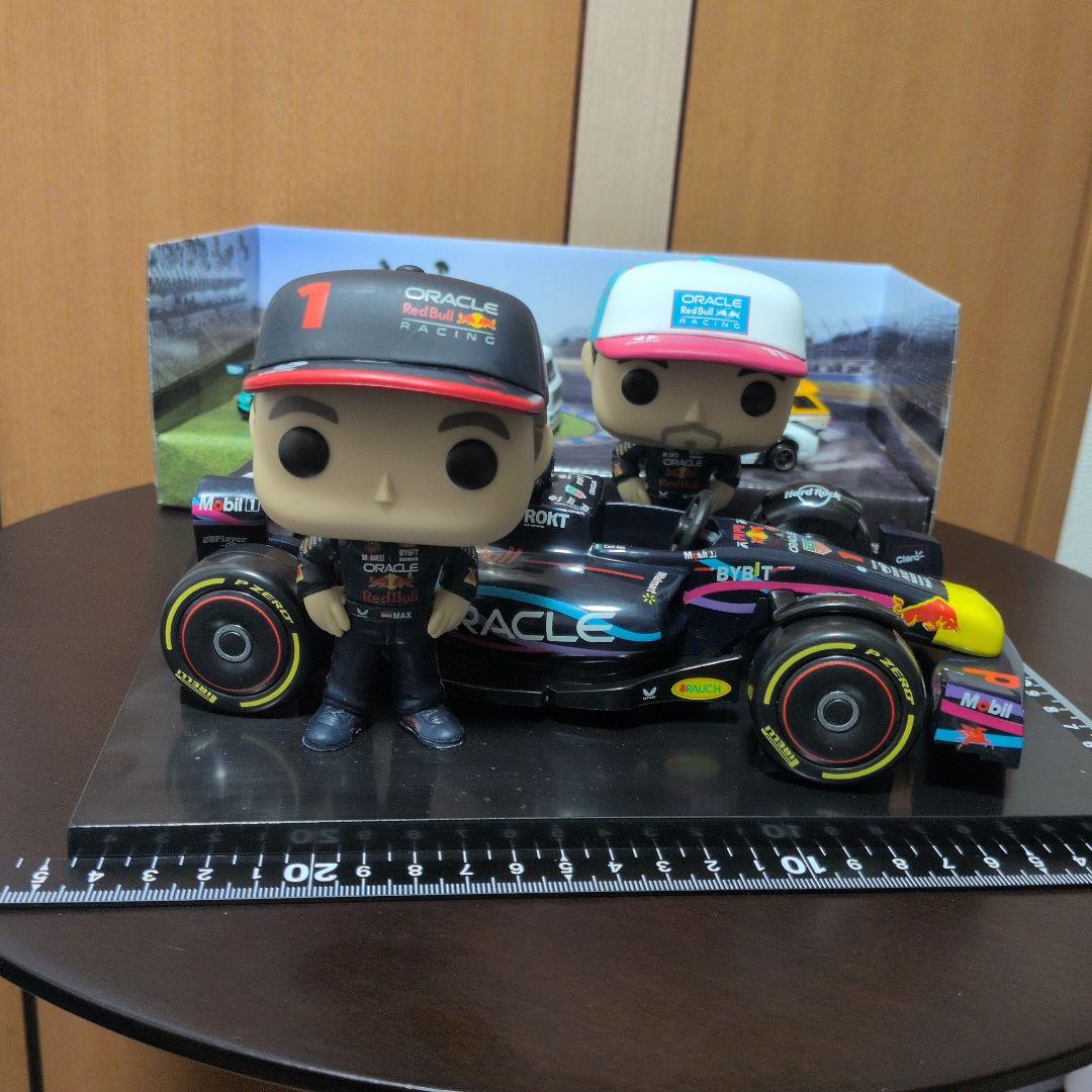 ファンコポップ　レッドブルF1レーシングカー フィギュア アクリルケース付