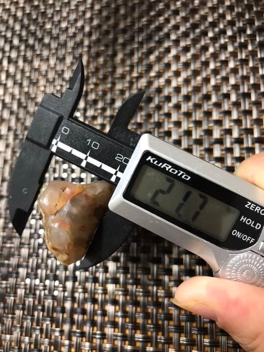 ゴビ石−111 ゴビ瑪瑙 花眼　蜂の巣　原石