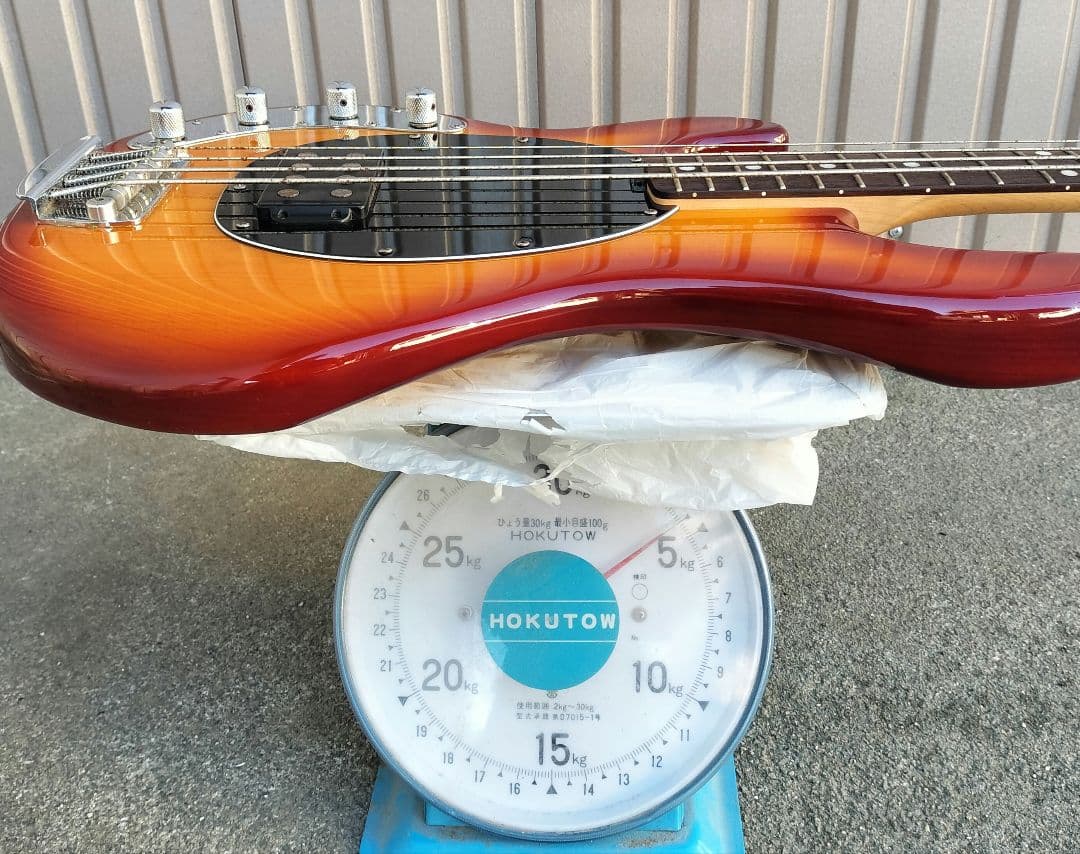 レフトハンド ベース Sterling by MUSIC MAN　RAY34LH