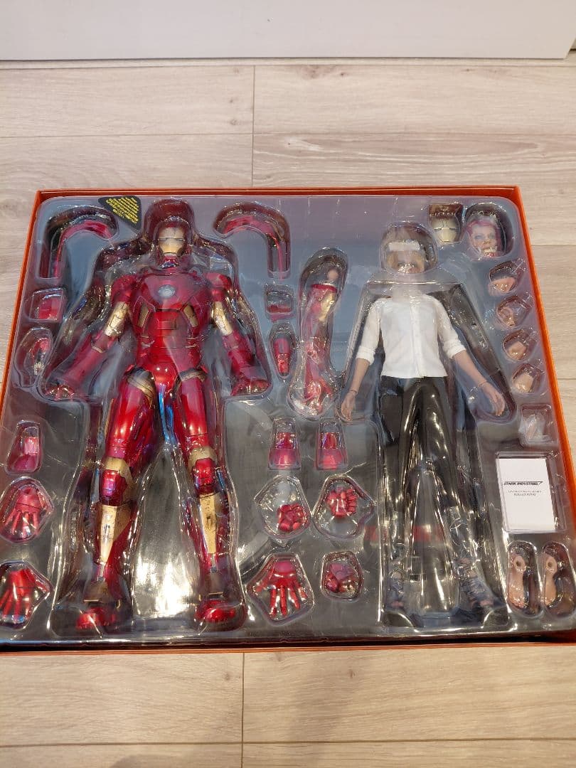 ペッパー・ポッツ＆マーク９ ホットトイズ アイアンマン３ 1/6フィギュア