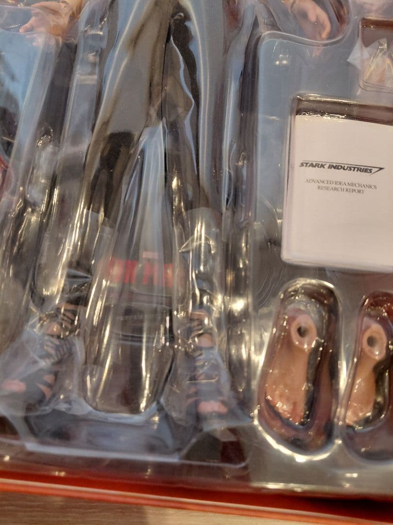 ペッパー・ポッツ＆マーク９ ホットトイズ アイアンマン３ 1/6フィギュア