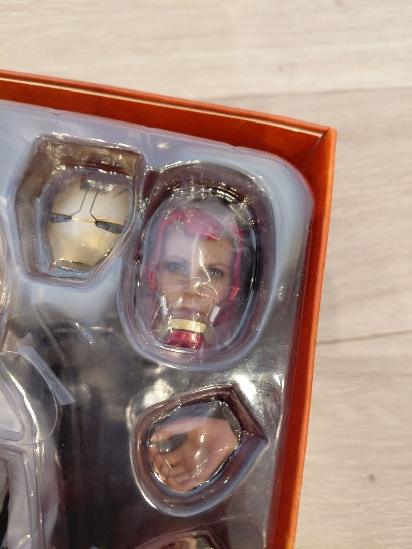 ペッパー・ポッツ＆マーク９ ホットトイズ アイアンマン３ 1/6フィギュア