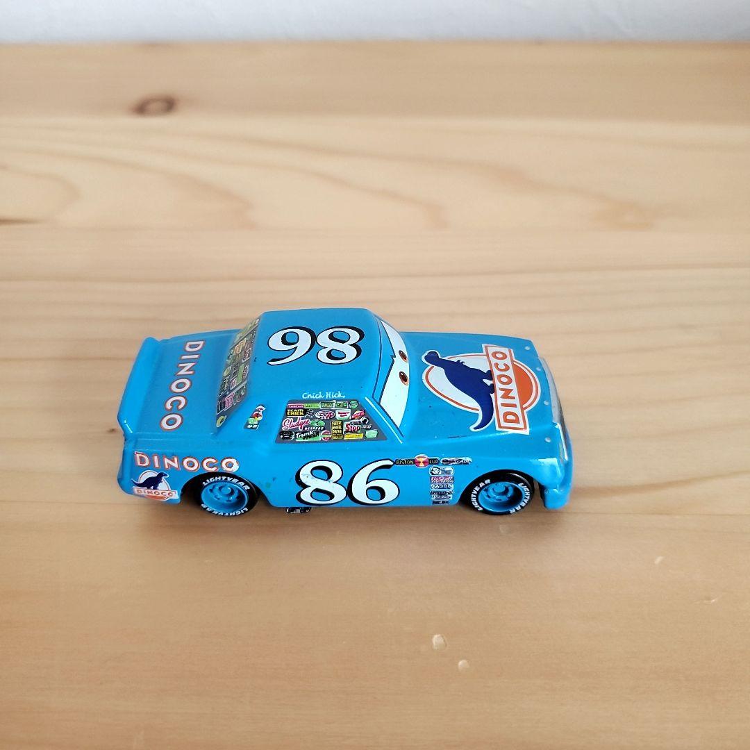 カーズ　トミカ　チック・ヒックス　DINACOタイプ　マックイーン　ミニカー