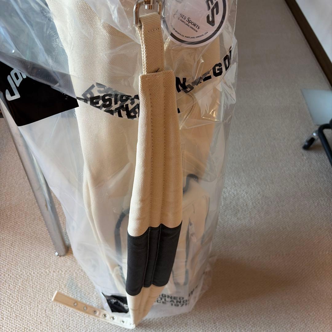 JONES ゴルフバッグ・キャディバッグ クリーム色　Jones刺繍付