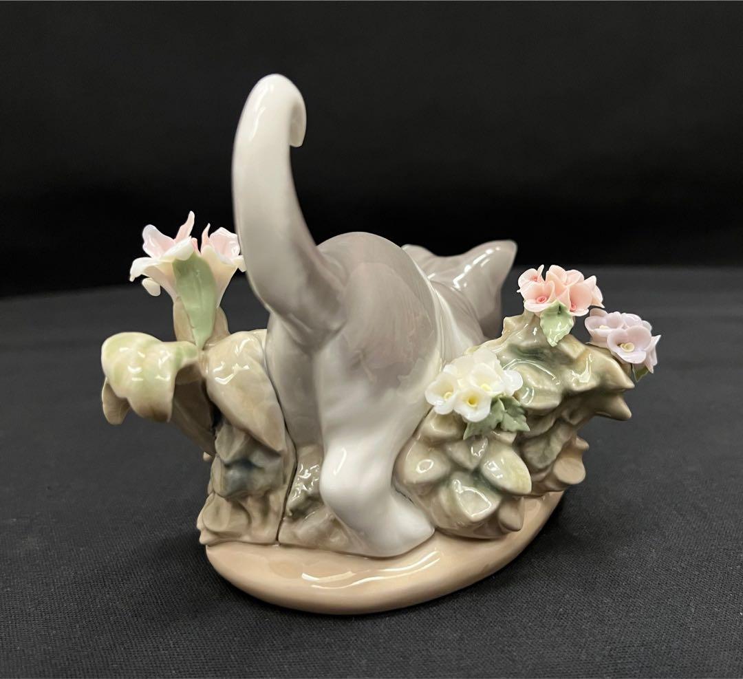 g*o様 リヤドロ LLADRO 陶器人形「にらみ合い 猫 蛙 花」フィギュリン