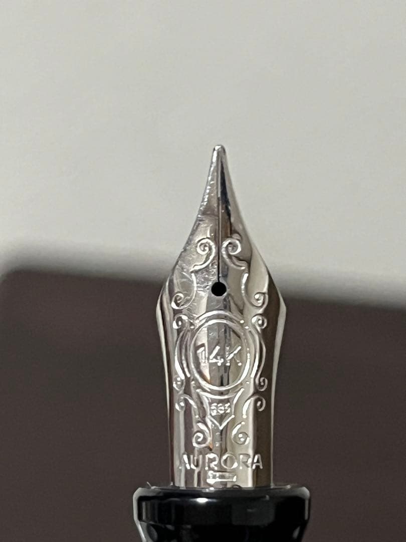 AURORA オプティマ 万年筆 14金ペン先 M 黒