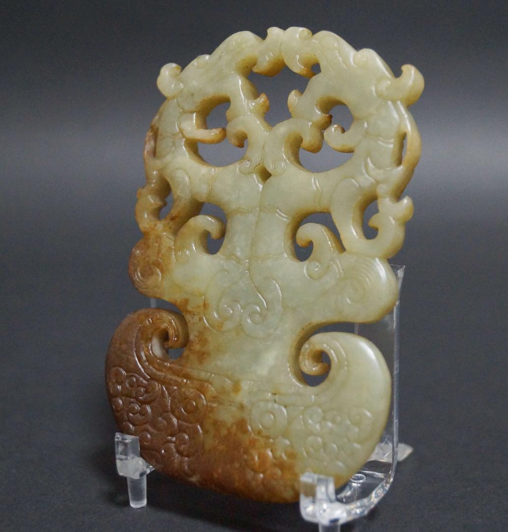 古代 和田玉(ホータン)細工透かし彫り『古代双龍祥瑞文』怪獣佩 根付緒締玉提げ物