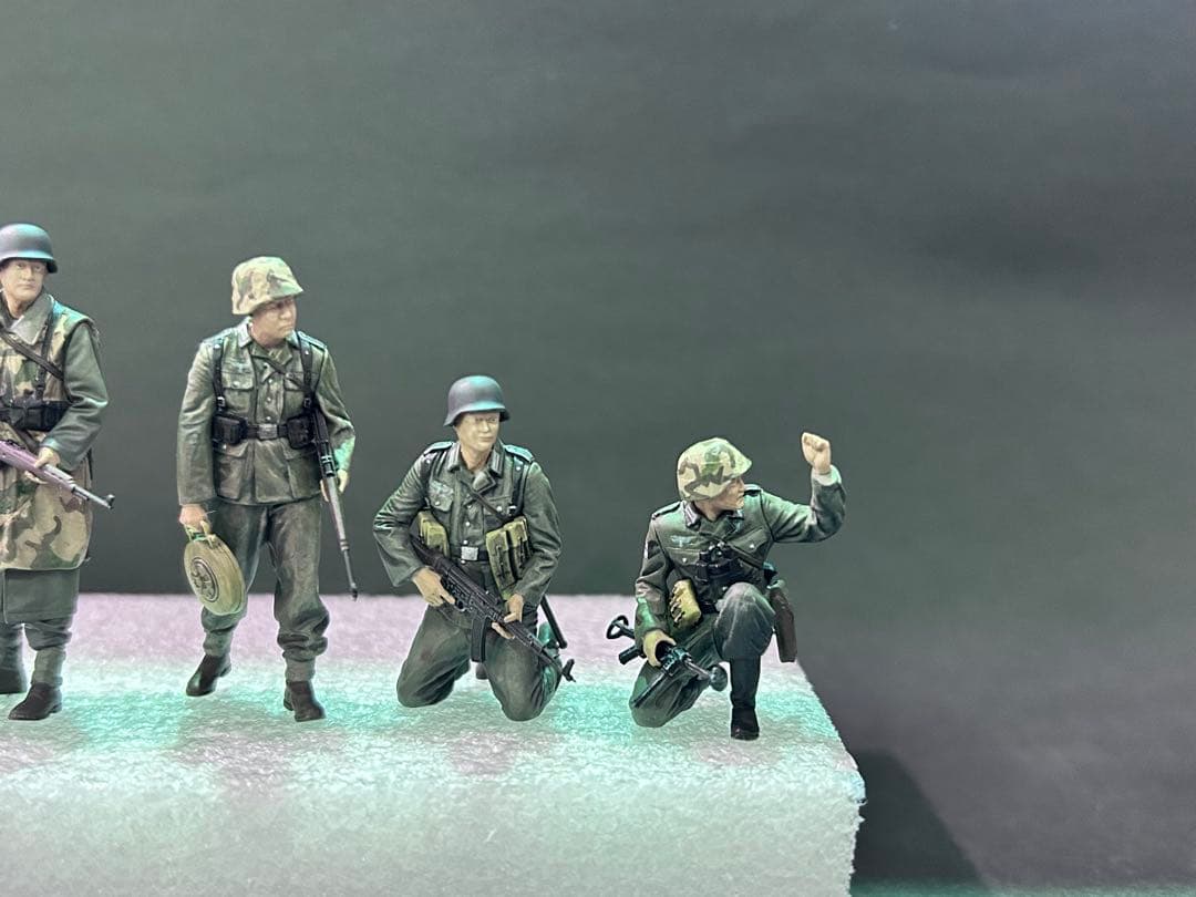 1/35 ドイツ歩兵セット（大戦後期）塗装済み完成品　タミヤ