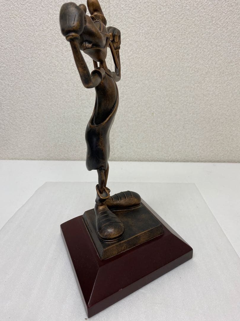 3-2702 ディズニー グーフィー 体操ポーズ ブロンズトーン 彫像 置物