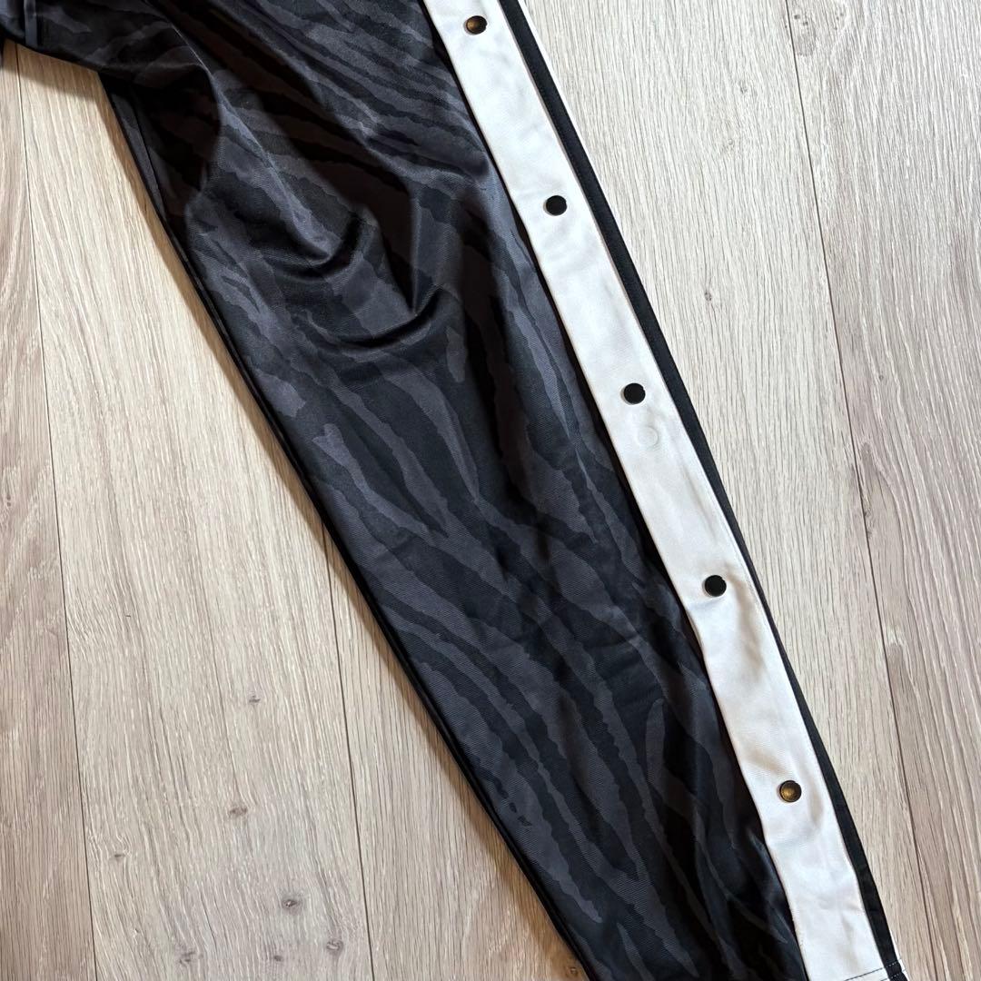 アディダス オリジナル グラフィック アニマル アディブレイク ジャージ　黒