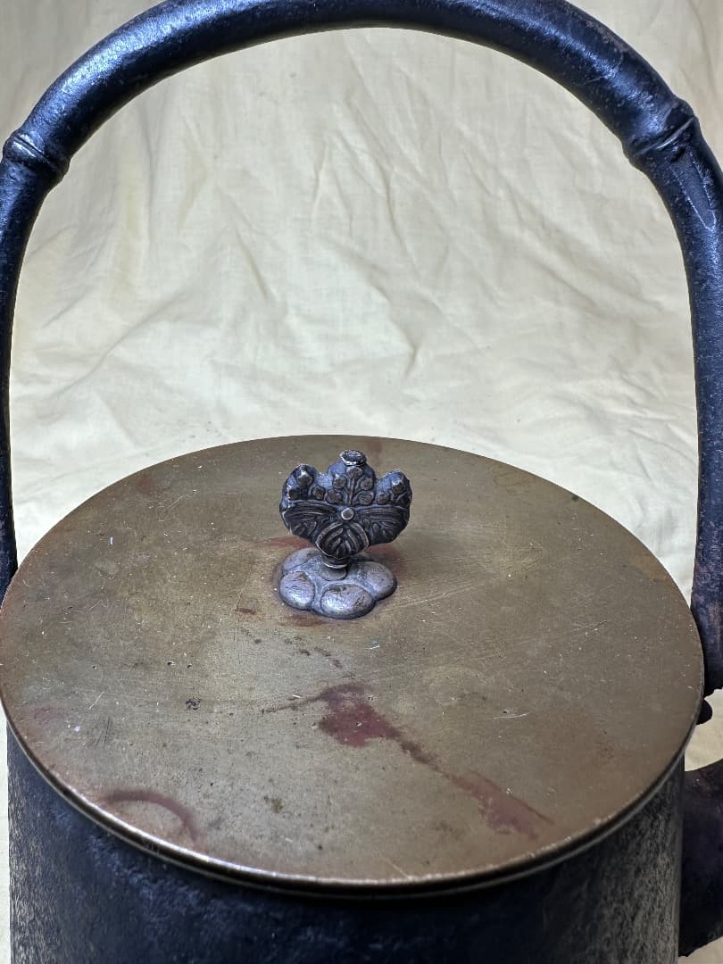 大正鉄瓶・南部「厳鷲堂」鉄瓶・銅蓋・銀摘み・銀篏注ぎ口