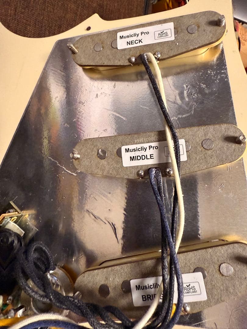 Fenderストラトブラック ボディ