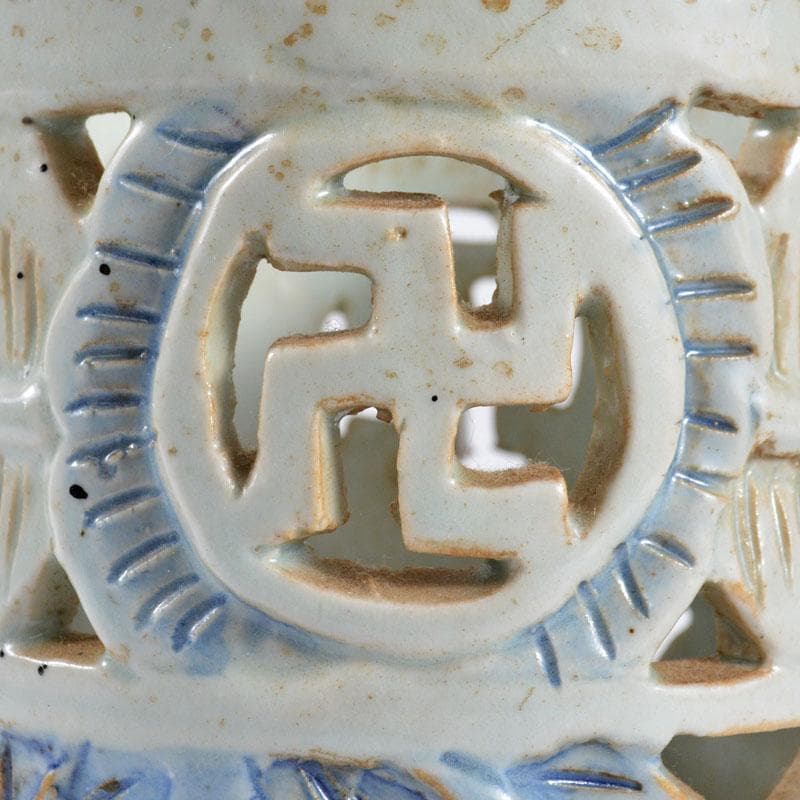 朝鮮　李朝　高麗白磁　染付　鏤雕卍葉文透かし　筆筒　G　R4660