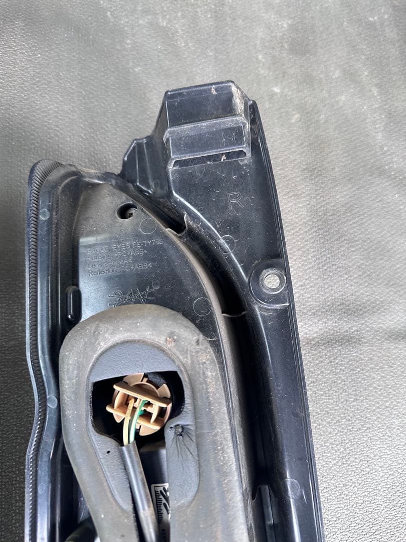 トヨタ　200 ハイエース　一型かニ型　社外テールランプになります