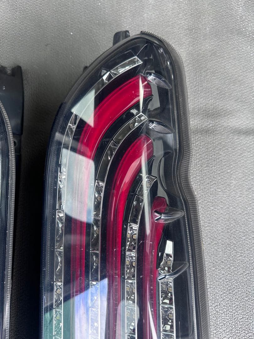 トヨタ　200 ハイエース　一型かニ型　社外テールランプになります