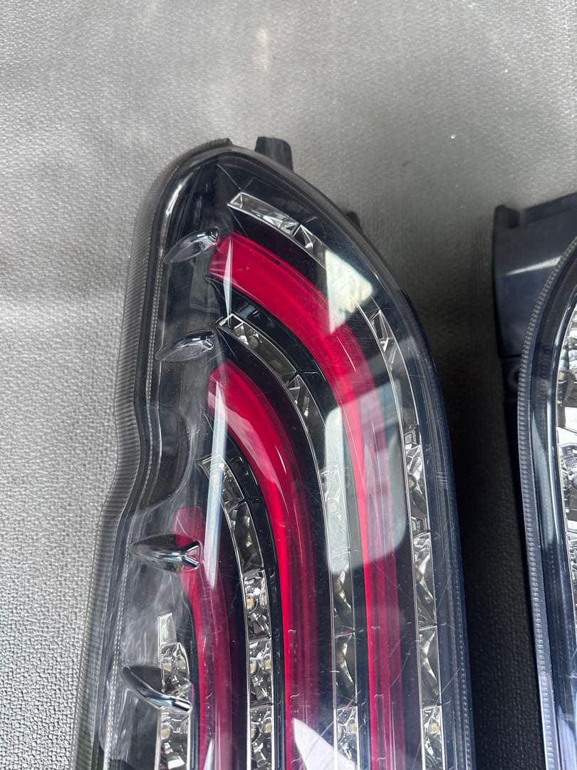 トヨタ　200 ハイエース　一型かニ型　社外テールランプになります