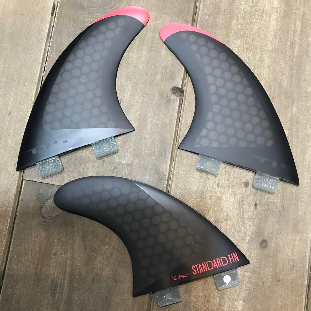 TLS ツールス　サーフィン　フィンSTANDARD FIN 3枚セット 黒/赤