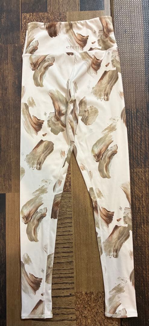 【新品同】emmi yoga　ヨガウェア　マーブルアート柄　アイボリー　水陸両用